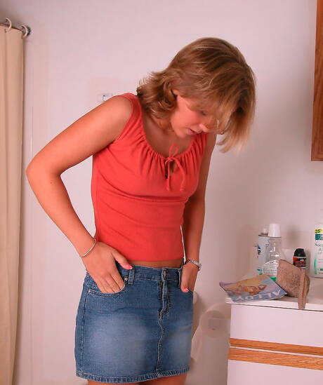 Karens Dream invite you to explore xxx pics featuring Karen Dreams exhibit sexy shape