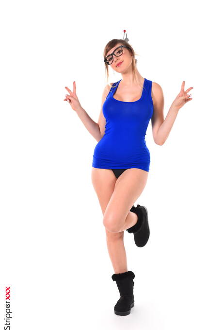 Istripper invite you to explore a free photos with Paola Hard in toying cunt sex scene