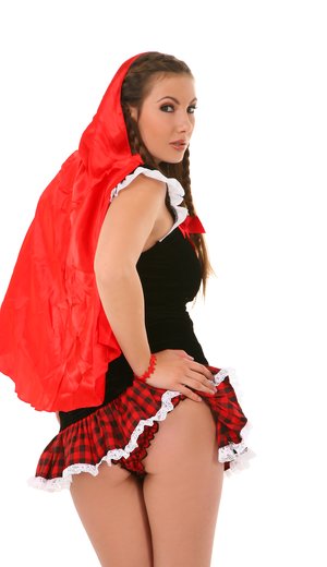 iStripper are proud to present you with a xxx photos featuring Conny exhibit hot body