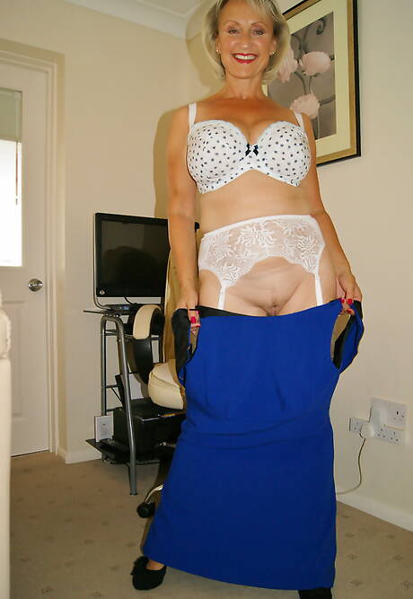 Michelles Nylons invite you to explore free photos featuring Michelles Nylons xxx gallery 238596