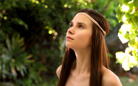 MPL Studios offers a free xxx photo gallery with Leona Mia demonstrating well-done shape